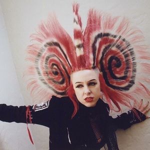 Meet your Posher, Antoinette